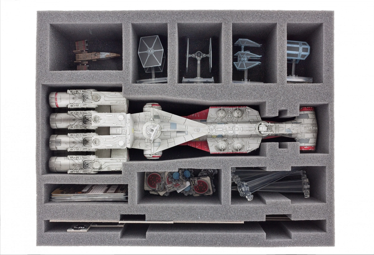 Feldherr Gąbka na X-Wing: Tantive IV (CR90)